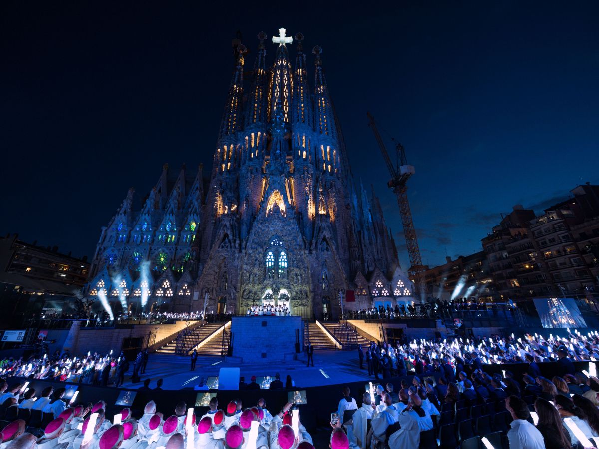 La Sagrada Família il·luminada. © Marc Font . ACN
