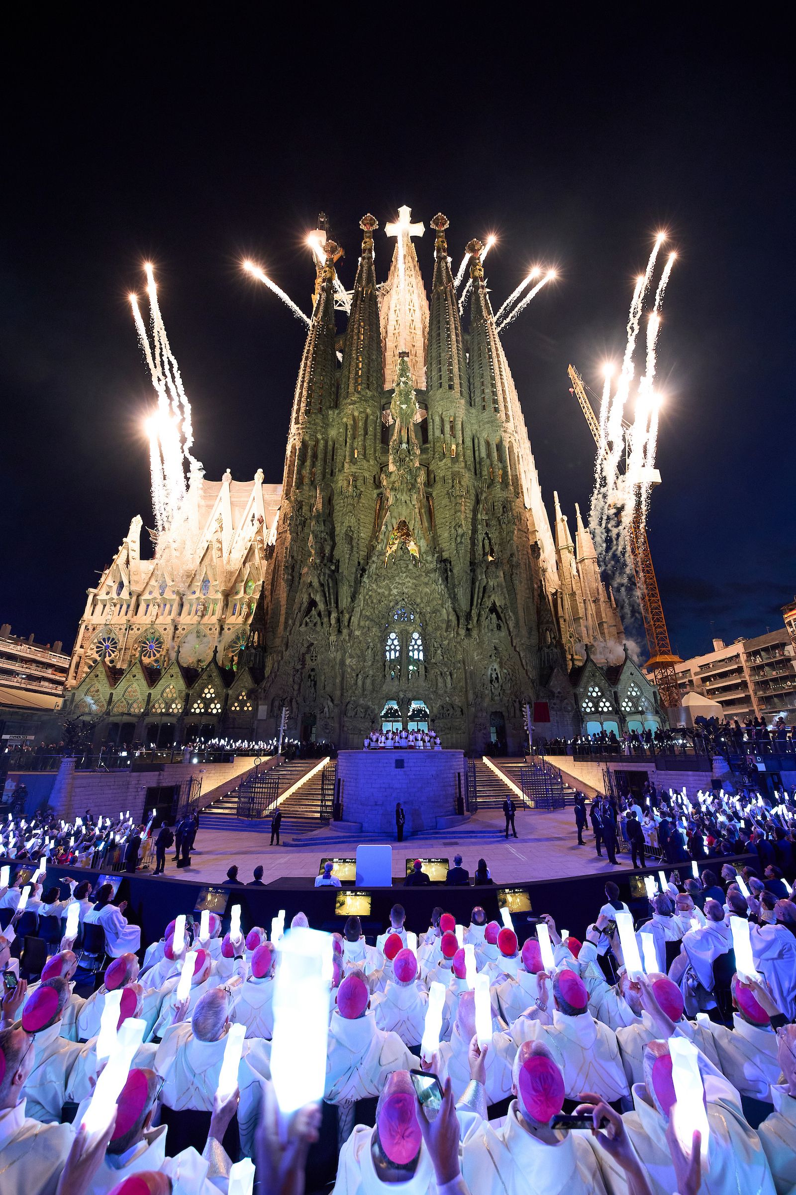 Els focs artificials a la Sagrada Família. © Basílica de la Sagrada Família / Manuel Queimadelos