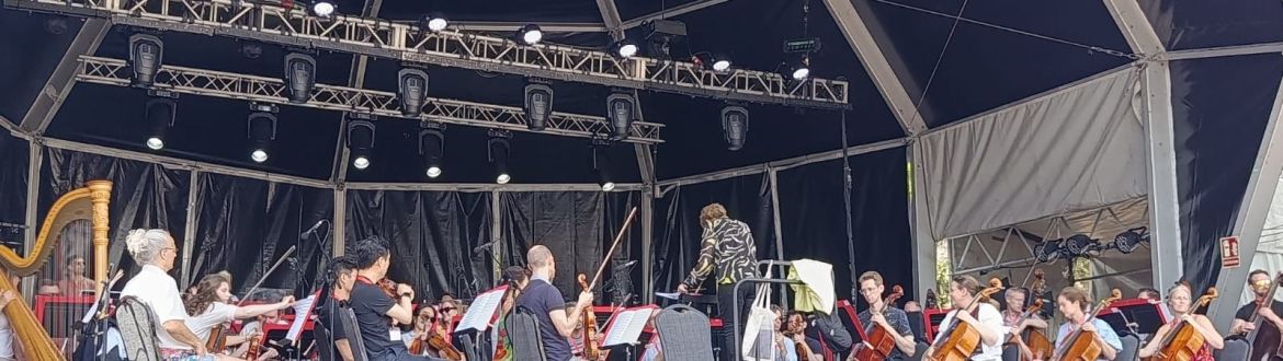 Assaig del concert a la plaça Catalunya Assaig del concert a la plaça Catalunya