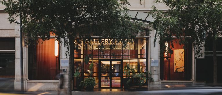 La façana del Catalonia Boulevard, l’antic Hotel Gallery, La façana del Catalonia Boulevard, l’antic Hotel Gallery,