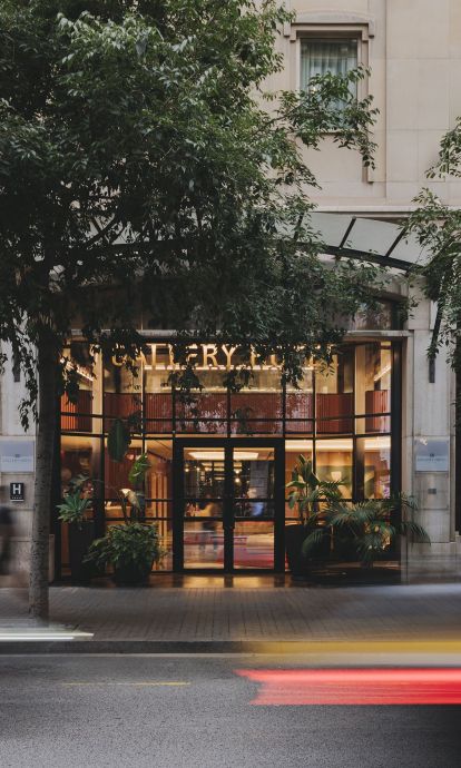 La façana del Catalonia Boulevard, l’antic Hotel Gallery, La façana del Catalonia Boulevard, l’antic Hotel Gallery,