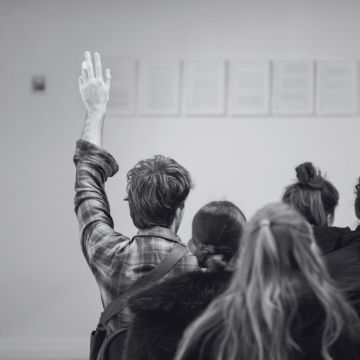 Els líders que projecten més autoritat real no són els que sempre tenen una resposta preparada. ©  Kat Von Wood / Unsplash