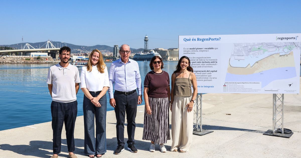 Operativa d’instal·lació d’una Life Boosting Unit del programa RegenPorts. © Port de Barcelona Operativa d’instal·lació d’una Life Boosting Unit del programa RegenPorts. © Port de Barcelona