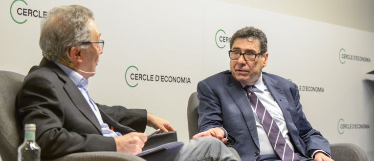 Philippe Aghion conversa amb Xavier Vives, president del Consell Consultiu del Institut de Política Econòmica (IPI), després de la seva conferència © Cercle d'Economia Philippe Aghion conversa amb Xavier Vives, president del Consell Consultiu del Institut de Política Econòmica (IPI), després de la seva conferència © Cercle d'Economia