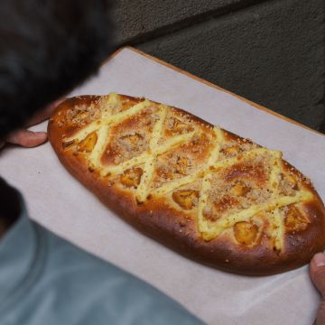 Una de les coques de Sant Joan de Pa de Kilo, elaborada amb massa de llarga fermentació Una de les coques de Sant Joan de Pa de Kilo, elaborada amb massa de llarga fermentació