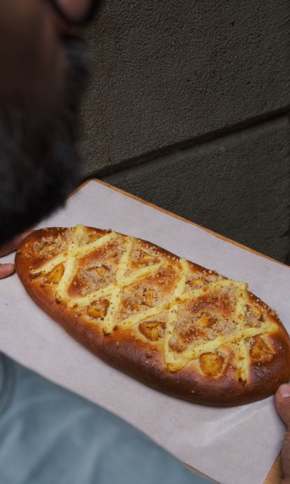 Una de les coques de Sant Joan de Pa de Kilo, elaborada amb massa de llarga fermentació Una de les coques de Sant Joan de Pa de Kilo, elaborada amb massa de llarga fermentació