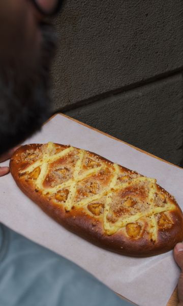 Una de les coques de Sant Joan de Pa de Kilo, elaborada amb massa de llarga fermentació Una de les coques de Sant Joan de Pa de Kilo, elaborada amb massa de llarga fermentació