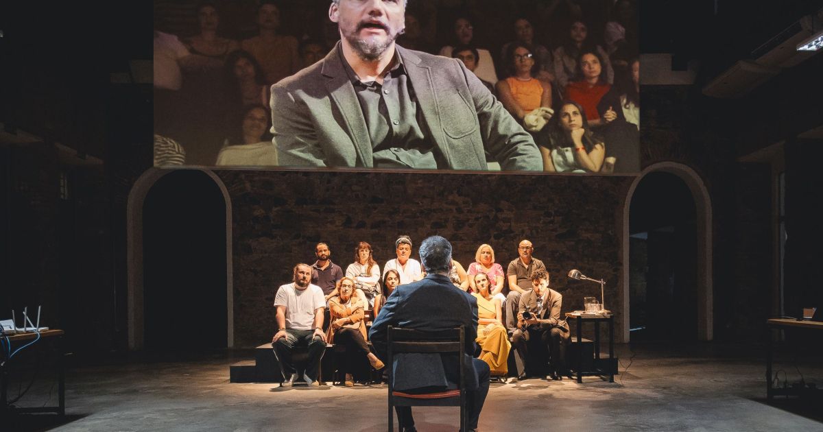  Um julgamento, es una propuesta inspirada en Un enemigo del pueblo, de Henrik Ibsen. ©Caio Lírio 