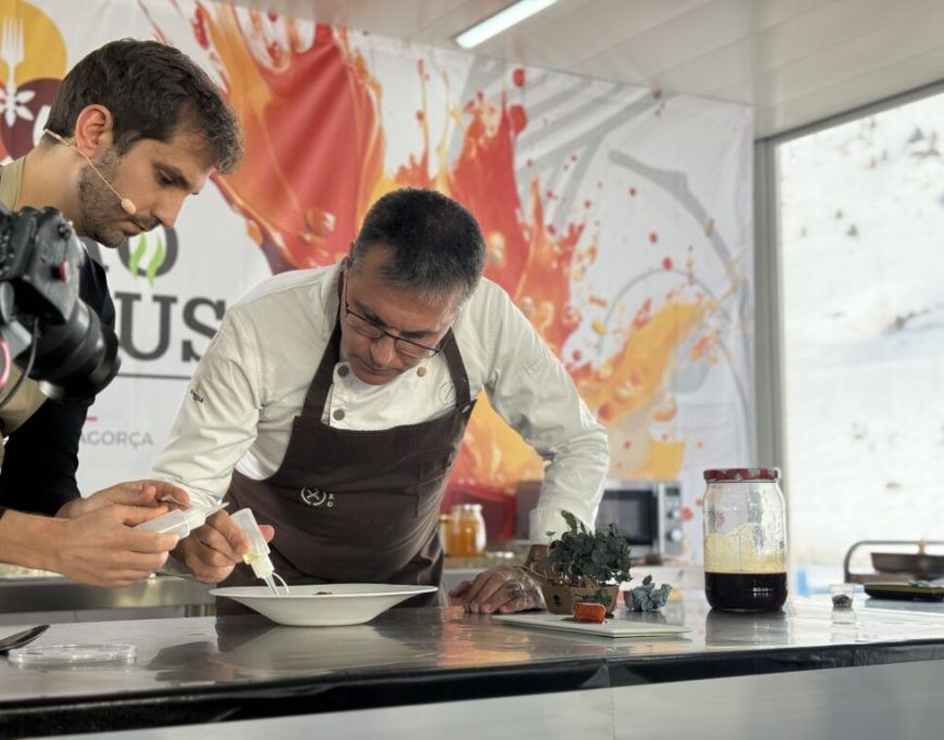 Oriol Castro durante el showcooking GastroPirineus 2026 Oriol Castro durante el showcooking GastroPirineus 2026