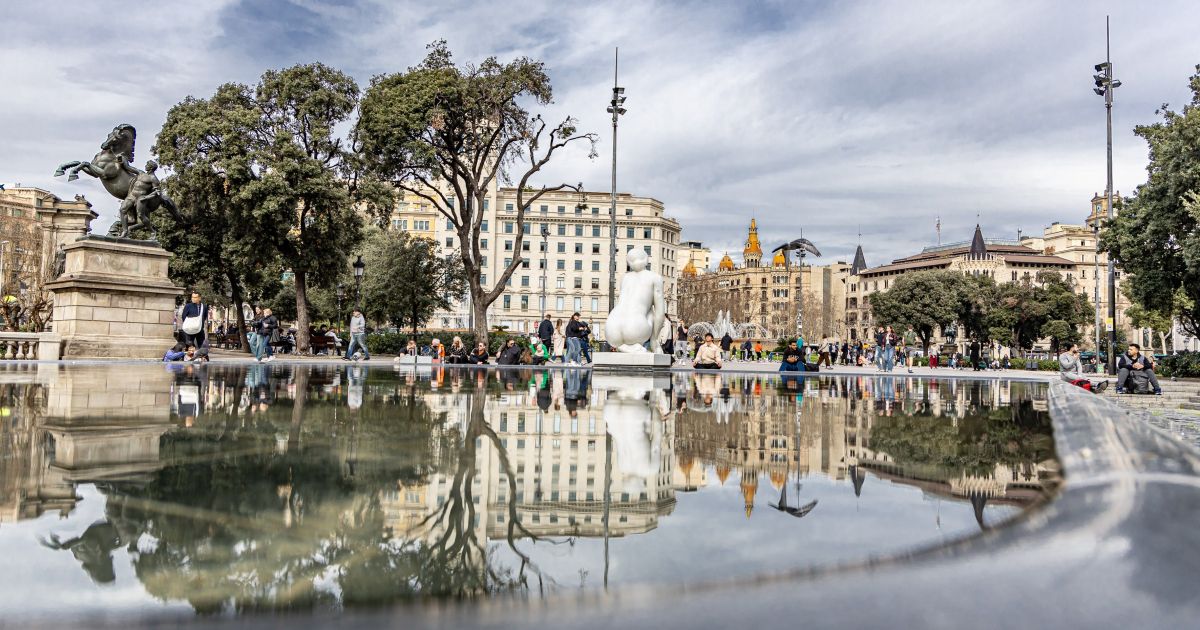 'La deessa' de Plaça Catalunya, donant l'esquena. © Àngel Bravo