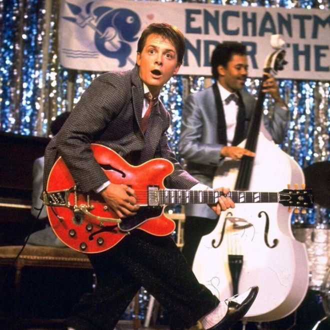 Marty McFly nos da la bienvenida en la exposición temporal