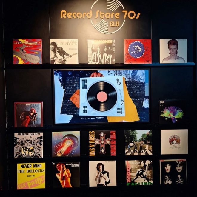 Detalle de la sala de los años 70 en el Museo del Rock