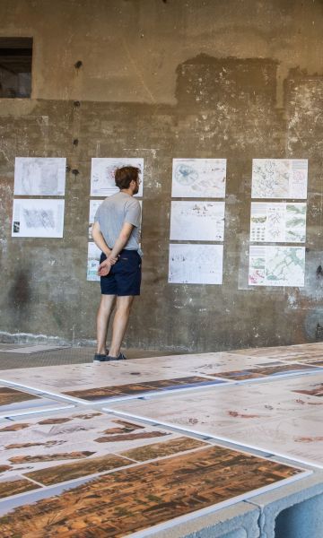 L'exposició del Congrés Mundial d'Arquitectura a les Tres Xemeneies. L'exposició del Congrés Mundial d'Arquitectura a les Tres Xemeneies.