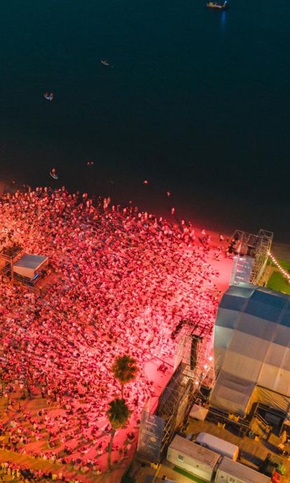 L'OBC tocant dins el marc de Clàssica a la Platja L'OBC tocant dins el marc de Clàssica a la Platja