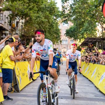 Presentació dels equips del Tour de França, davant del recinte modernista de Sant Pau Presentació dels equips del Tour de França, davant del recinte modernista de Sant Pau
