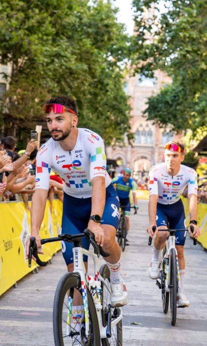 Presentació dels equips del Tour de França, davant del recinte modernista de Sant Pau Presentació dels equips del Tour de França, davant del recinte modernista de Sant Pau