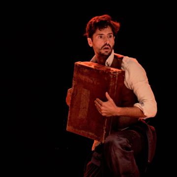 "Una noche sin Luna" torna al Tívoli amb Juan Diego Botto, una de les estrenes teatrals "Una noche sin Luna" torna al Tívoli amb Juan Diego Botto, una de les estrenes teatrals