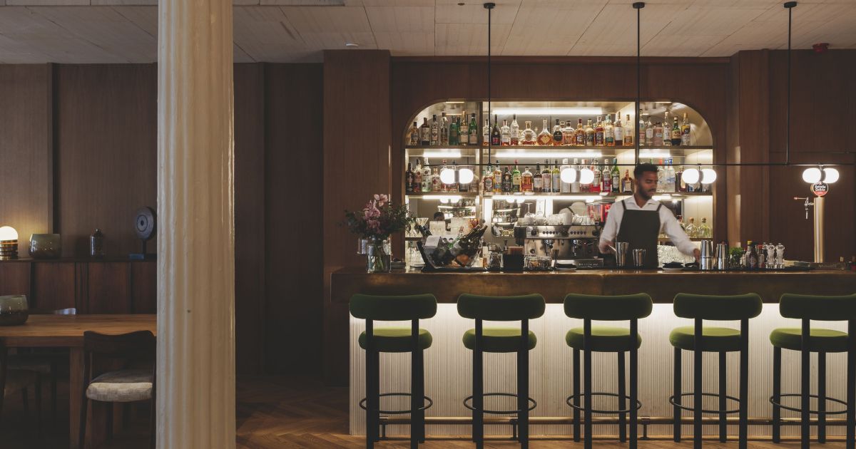 El Gina’s Salon Bar. Una reinterpretación del nombre original a partir de la ultima reforma del hotel.(Hotel Regina) El Gina’s Salon Bar. Una reinterpretación del nombre original a partir de la ultima reforma del hotel.(Hotel Regina)