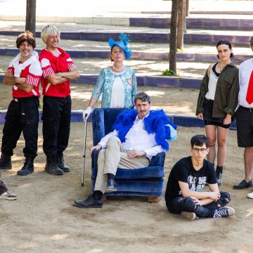 Parking Shakespeare estrena 'Hamlet i les coses podrides' al Parc de l'Estació del Nord. ©Aitor Rodero