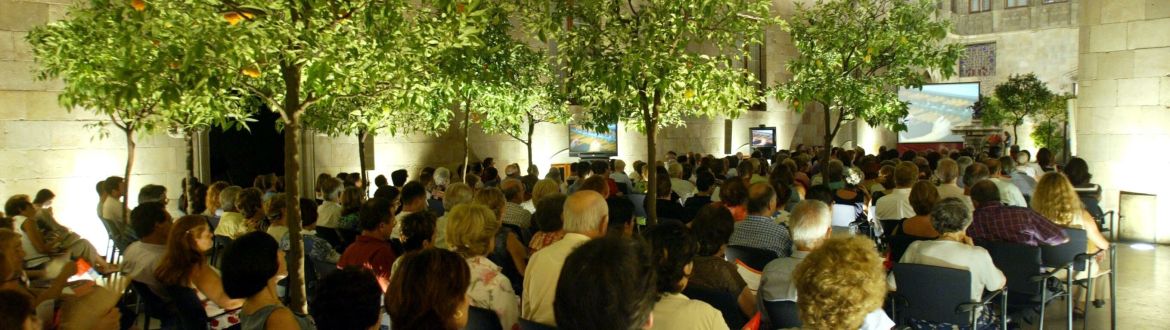 El Pati dels Tarongers acull el Festival Internacional de Carilló. Cedida per la Generalitat de Catalunya. Fotògraf: R. Moreno El Pati dels Tarongers acull el Festival Internacional de Carilló. Cedida per la Generalitat de Catalunya. Fotògraf: R. Moreno