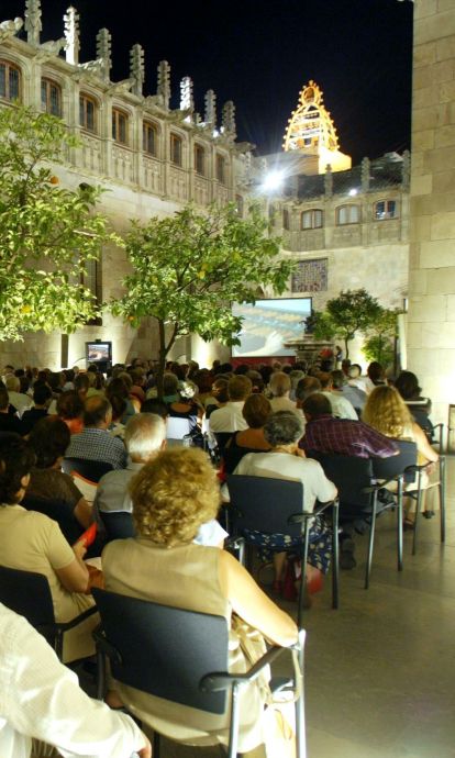 El Pati dels Tarongers acull el Festival Internacional de Carilló. Cedida per la Generalitat de Catalunya. Fotògraf: R. Moreno El Pati dels Tarongers acull el Festival Internacional de Carilló. Cedida per la Generalitat de Catalunya. Fotògraf: R. Moreno