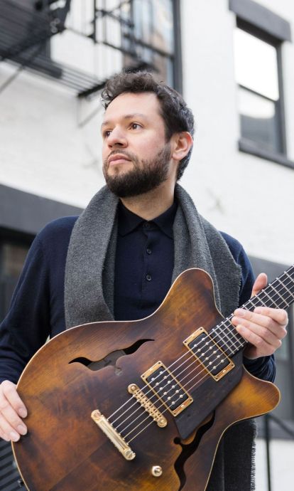 El músic Alejandro Latinez El músic Alejandro Latinez