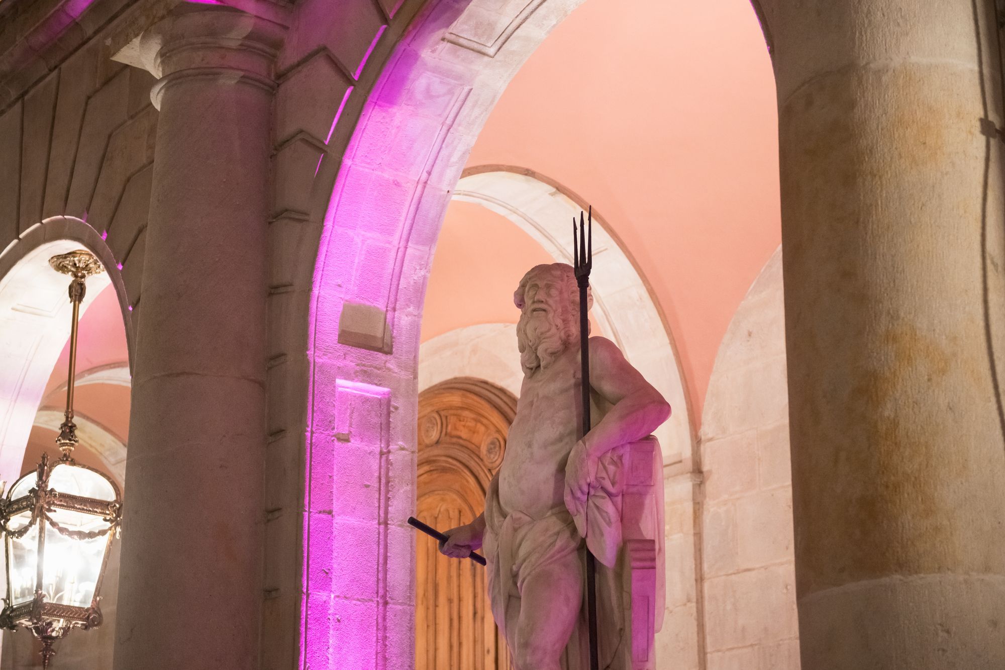 La Font de Neptú al Pati de Tarongers de la Lotja de Mar. © Ceci Fimia La Font de Neptú al Pati de Tarongers de la Lotja de Mar. © Ceci Fimia