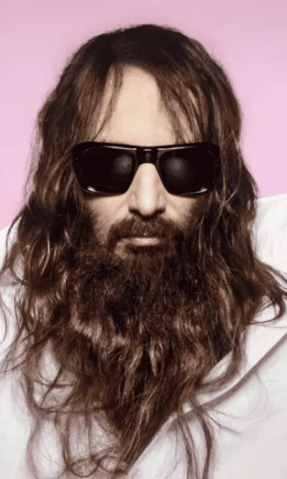Sébastien Tellier presenta 'Kiss the beast' al Teatre Grec Sébastien Tellier presenta 'Kiss the beast' al Teatre Grec