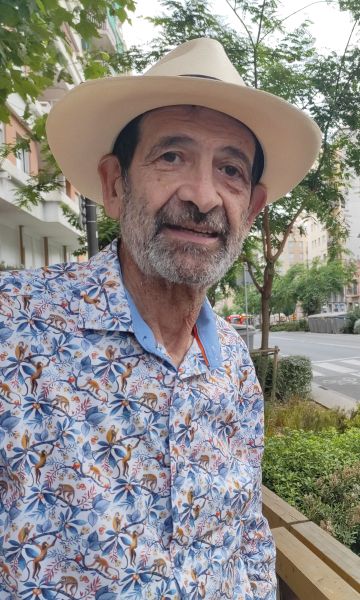 Ramon Piqué ha treballat més de quaranta anys com a sastre, atenent figures públiques de totes les nacionalitats. © Carme Escales