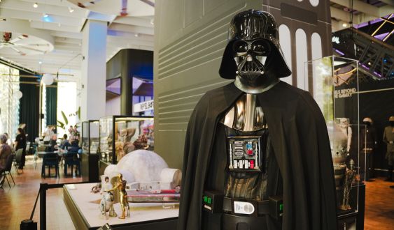 L'exposició 'Rebels Beyond the Galaxy' a Casa CUPRA RAVAL