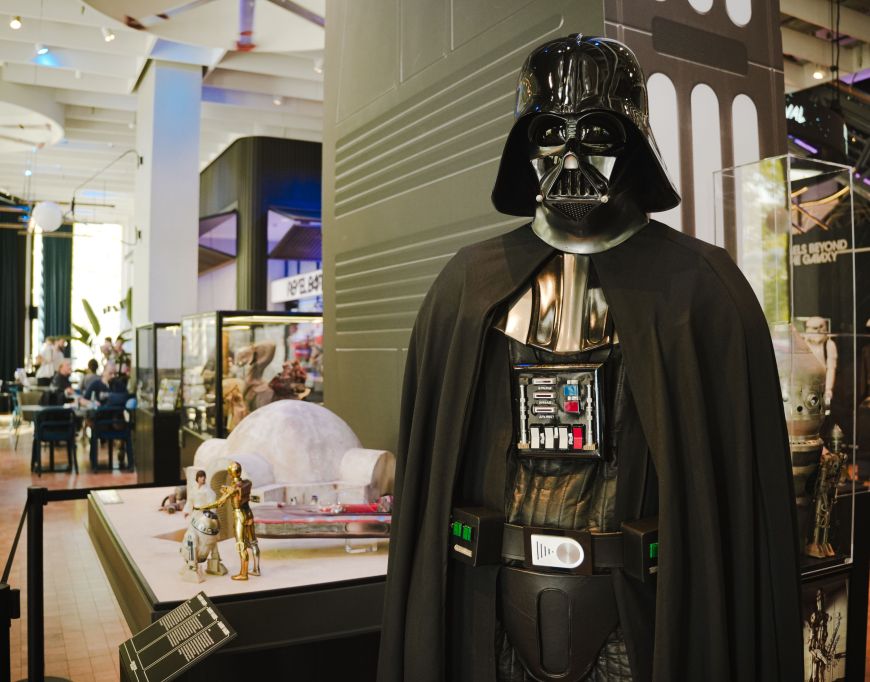 L'exposició 'Rebels Beyond the Galaxy' a Casa CUPRA RAVAL