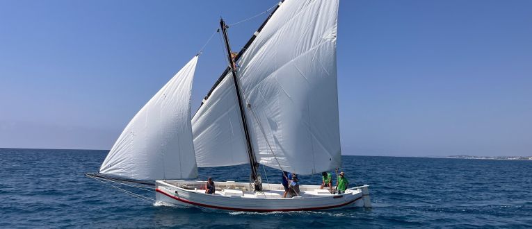 Imatge del llagut de vela llatina Santa Espina Imatge del llagut de vela llatina Santa Espina