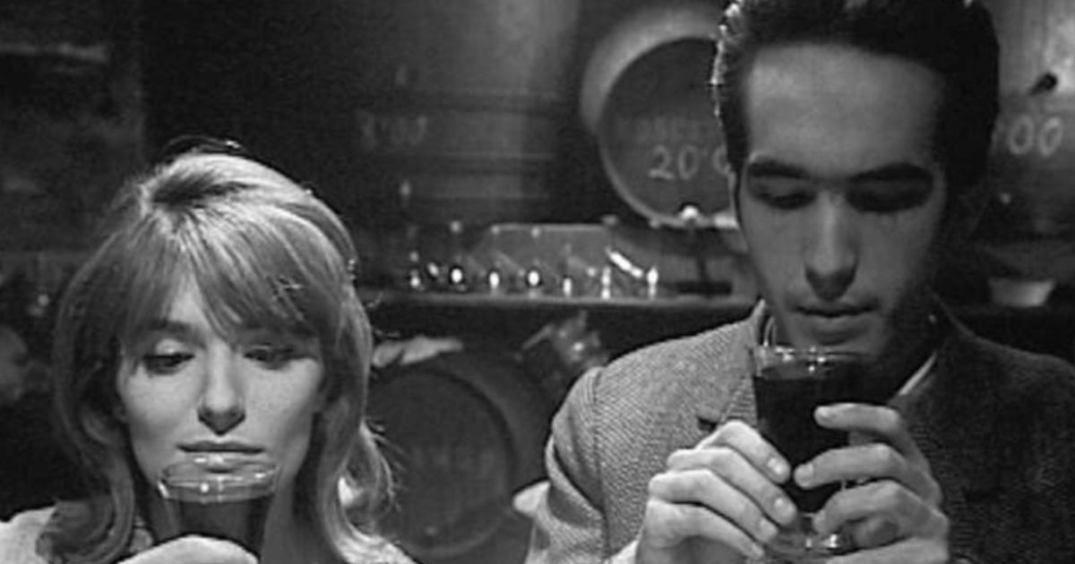 El ritual del vino tinto en 'Noche de vino tinto'