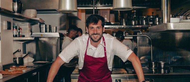 Víctor Ródenas, cuiner i cofundador de Maleducat i Casa Fiero, defensa un format de restaurant més proper, assequible i allunyat dels protocols de la restauració clàssica.