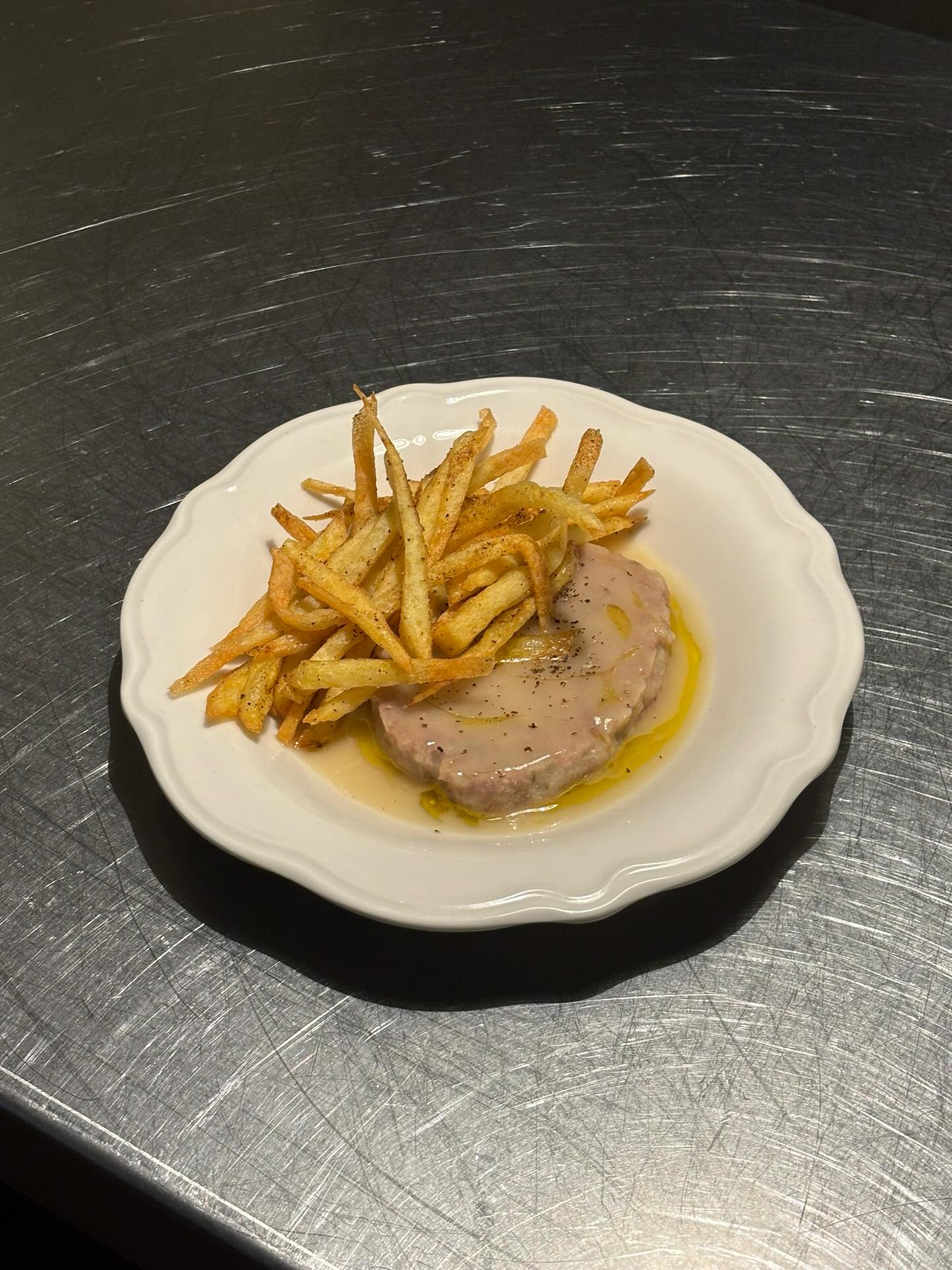 La pilota d’escudella amb patates fregides d'Arraval La pilota d’escudella amb patates fregides d'Arraval