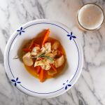 Tapa de pollastre en escabetx de taronja i romaní de Na Mindona, un dels restaurants del Raval