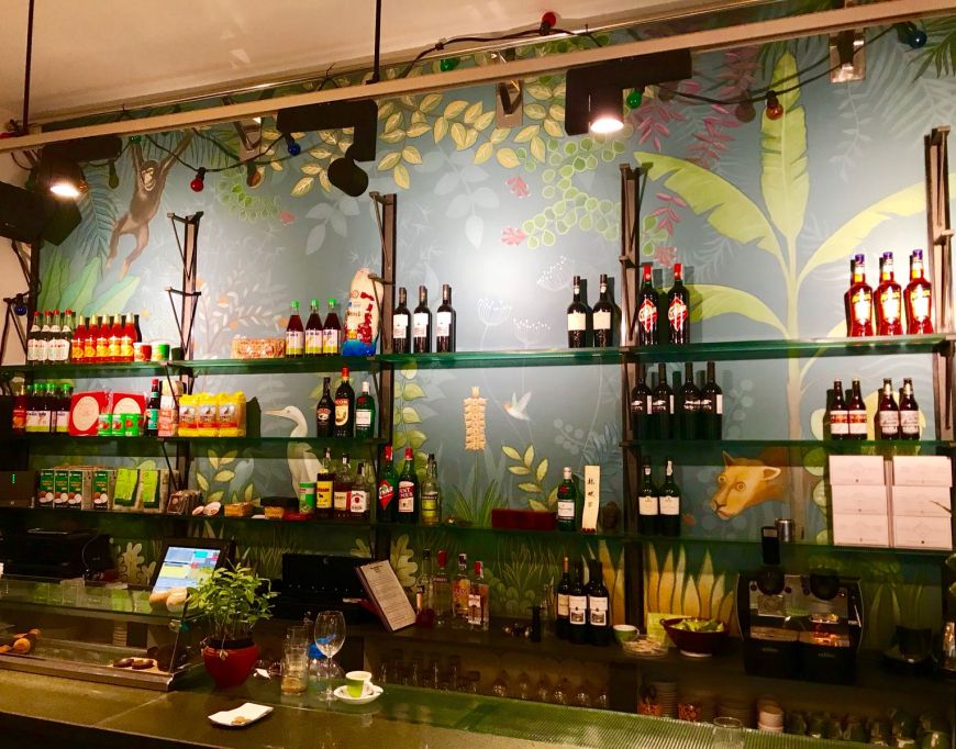 La barra de Makan Makan nos traslada hasta una selva asiática La barra de Makan Makan nos traslada hasta una selva asiática