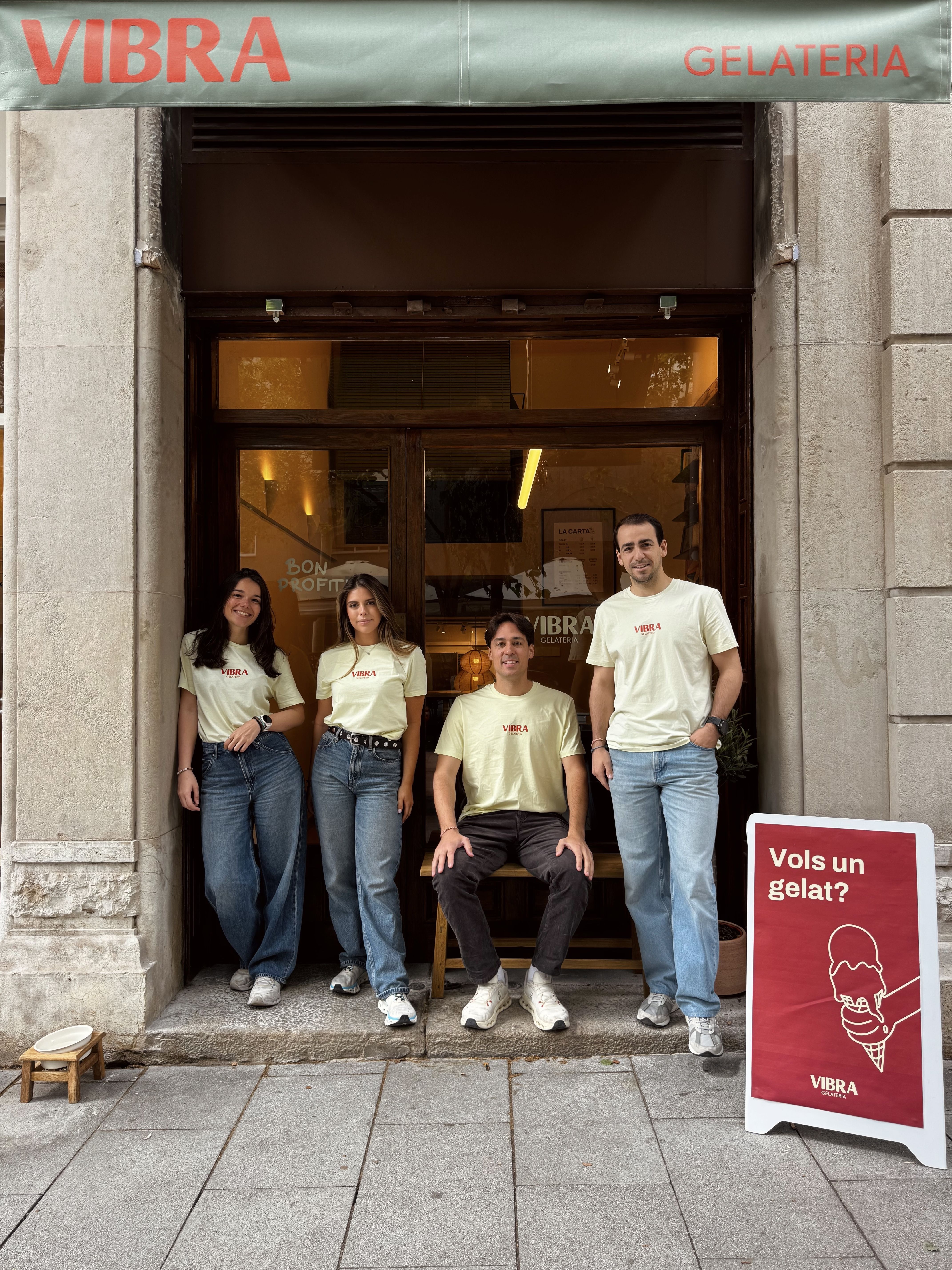 Vibra va néixer de la iniciativa de quatre amics que van decidir deixar enrere la rutina d’oficina per crear una gelateria de barri (1)
