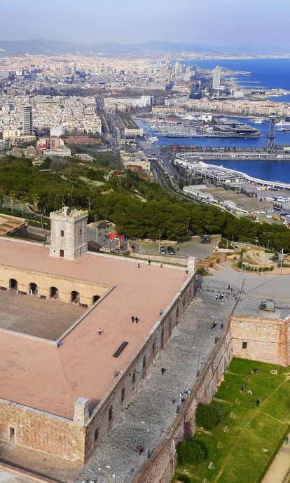 El Castell de Montjuïc, un dels espais per veure l'eclipsi solar. ©Ajuntament de Barcelona El Castell de Montjuïc, un dels espais per veure l'eclipsi solar. ©Ajuntament de Barcelona