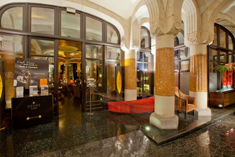 Entrada al Cafè Vienès Entrada al Cafè Vienès