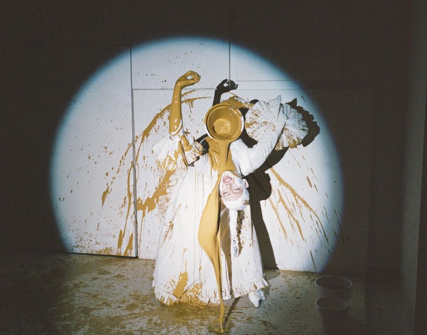 Performance de Carlota Subirós 