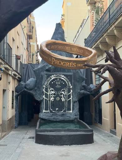 El carrer Progrès, un dels carrers d'El Senyor dels Anells 