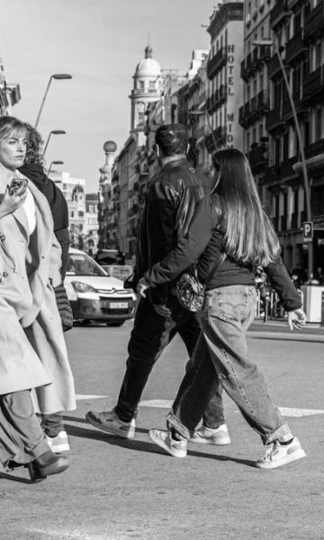 Personas de compras, por Àngel Bravo