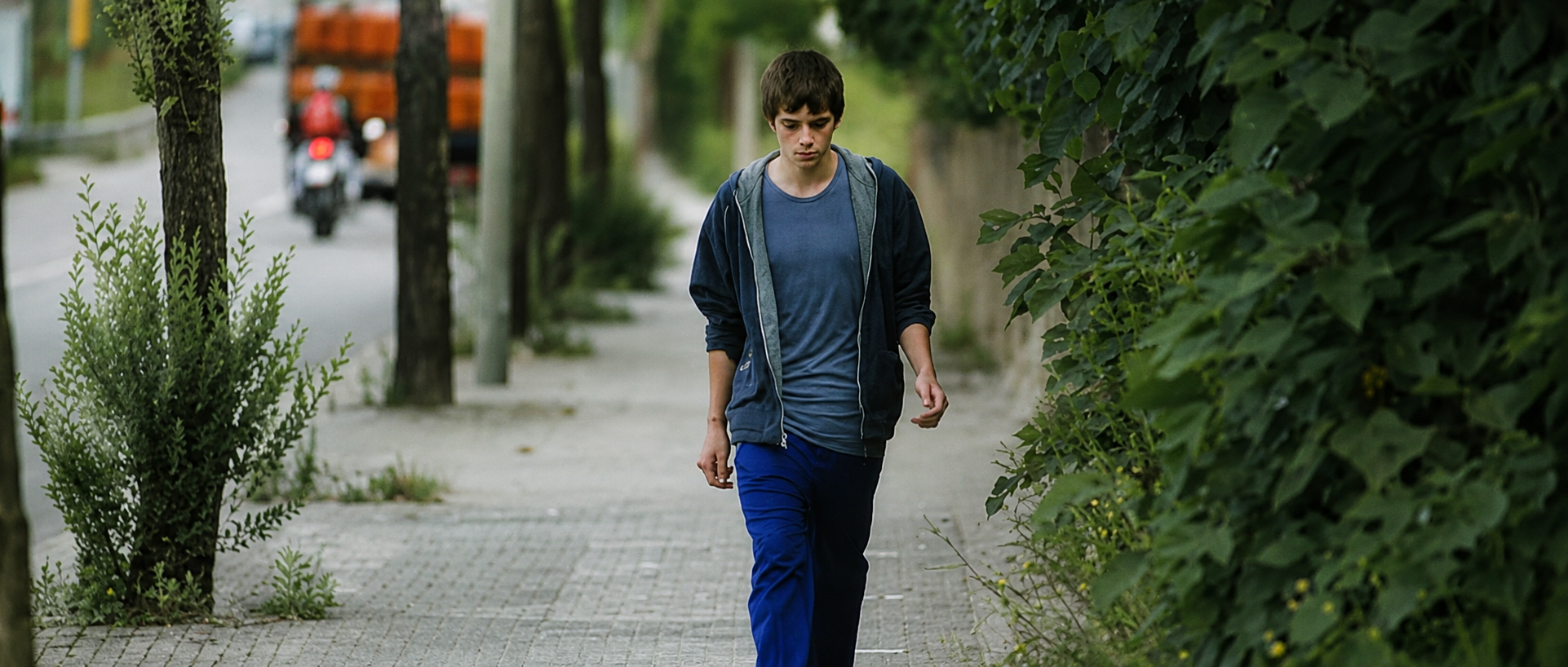 Arnau caminando en Petit Indi