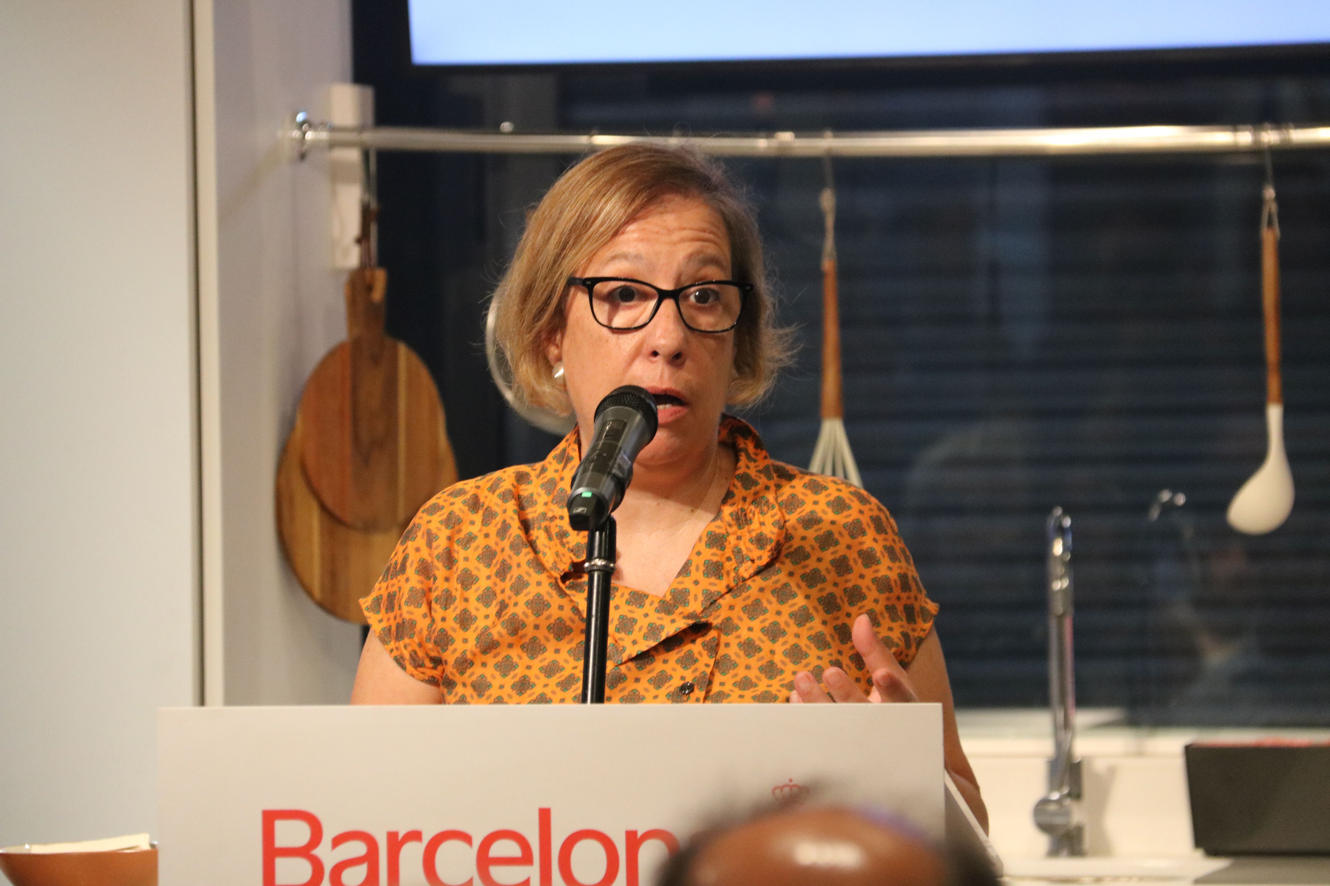 Raquel Gil, tinenta d'alcaldia de Drets Socials, Promoció Econòmica, Treball, Feminismes i Memòria Democràtica, a la Boqueria.© Miquel Codolar / ACN Raquel Gil, tinenta d'alcaldia de Drets Socials, Promoció Econòmica, Treball, Feminismes i Memòria Democràtica, a la Boqueria.© Miquel Codolar / ACN
