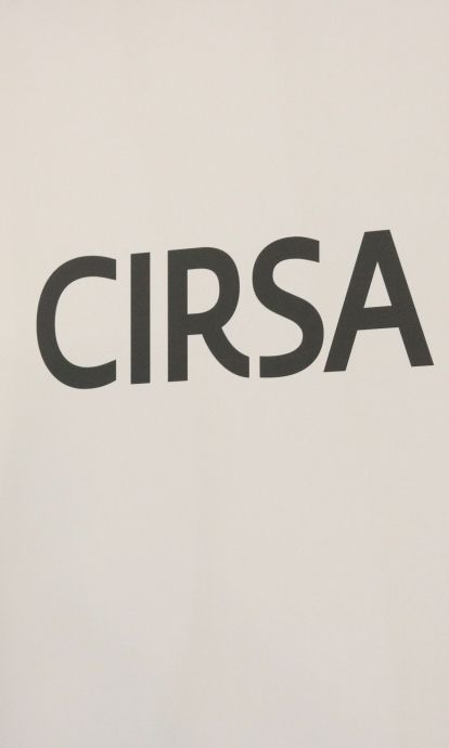 La tradicional campana al costat del logotip de Cirsa en el dia del debut de la companyia a borsa © Maria Asmarat (ACN) La tradicional campana al costat del logotip de Cirsa en el dia del debut de la companyia a borsa © Maria Asmarat (ACN)