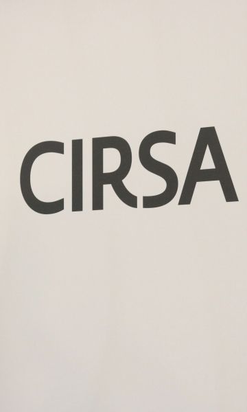 La tradicional campana al costat del logotip de Cirsa en el dia del debut de la companyia a borsa © Maria Asmarat (ACN) La tradicional campana al costat del logotip de Cirsa en el dia del debut de la companyia a borsa © Maria Asmarat (ACN)