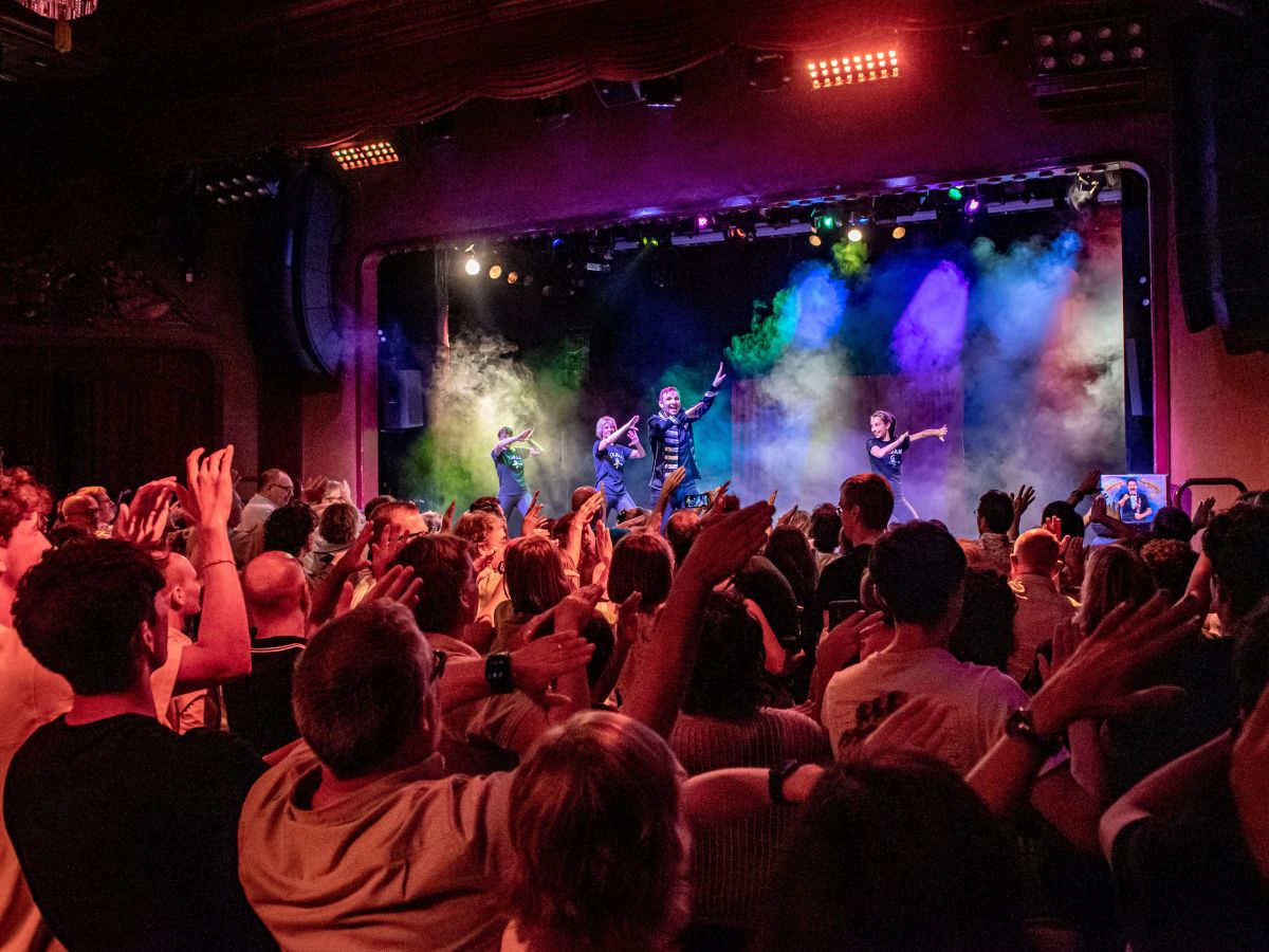 Espectacle de mag Stigman a Luz de Gas