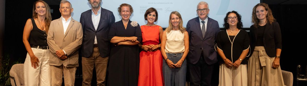 Foto de família dels participants a l’acte de la Fundació Catalunya Cultura a La Pedrera: Oriol Aguilà, director del Festival Castell de Peralada; Eusebio Güell, president de la Fundació Güell; Elena de Carandini, CEO de Castell Raimat i presidenta de la Fundació Comunitària Raimat Lleida; Josep Maria Carreté, secretari general del Departament de Cultura de la Generalitat de Catalunya; Alba Guzmán, sòcia fundadora de l’agència de comunicació ROSAPARKS; i Marta Otzet, directora de Cultura i Acció Socioeducativa de la Basílica de la Sagrada Família © Fundació Catalunya Cultura