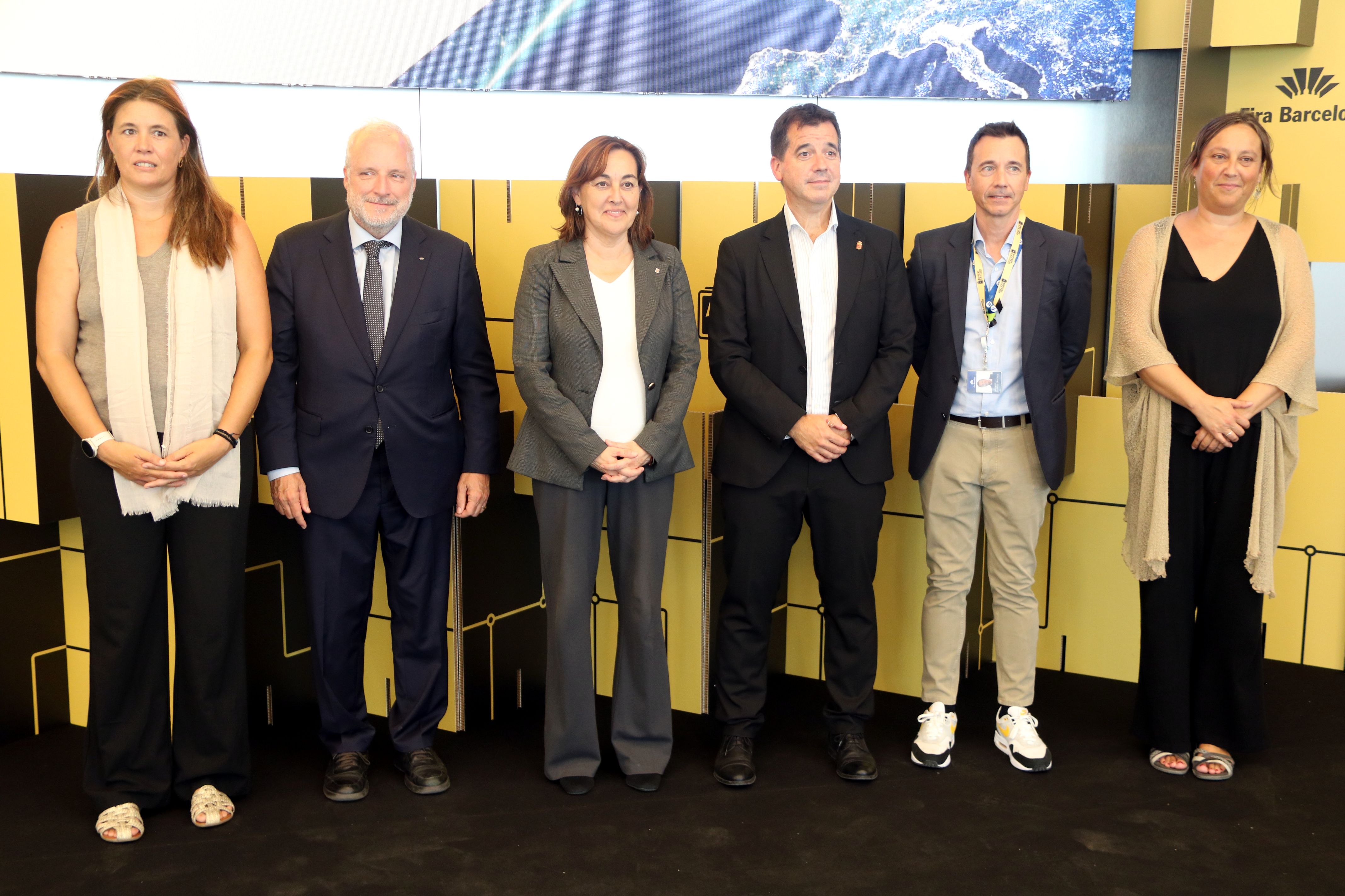 La consellera de Territori, Habitatge i Transició Ecològica, Sílvia Paneque, juntament amb Constantí Serrallonga (Fira Barcelona), Mikel Irujo (Govern de Navarra) i Santi Blanco (Fira Barcelona) © ACN - Jordi Bataller La consellera de Territori, Habitatge i Transició Ecològica, Sílvia Paneque, juntament amb Constantí Serrallonga (Fira Barcelona), Mikel Irujo (Govern de Navarra) i Santi Blanco (Fira Barcelona) © ACN - Jordi Bataller